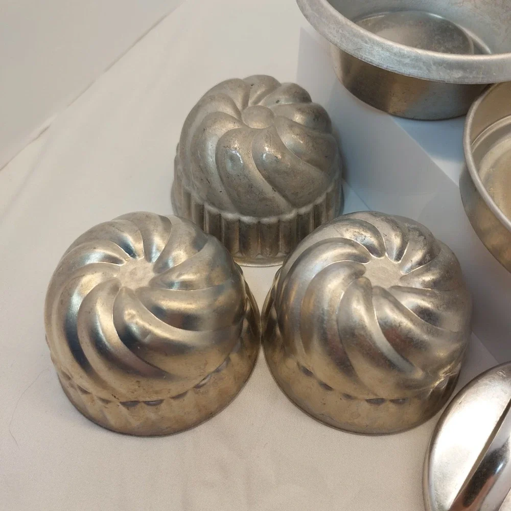 Lot of 16 Vtg‎ Aluminum Mini Jello Tins Molds Bunt Divet Dome Star Plus Extras